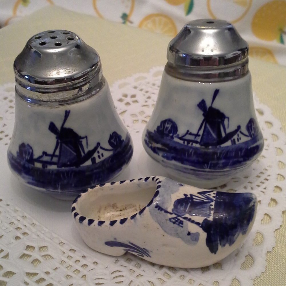 HOLLAND CHINA SALT PEPPER SET WITH SOVINER SHOE